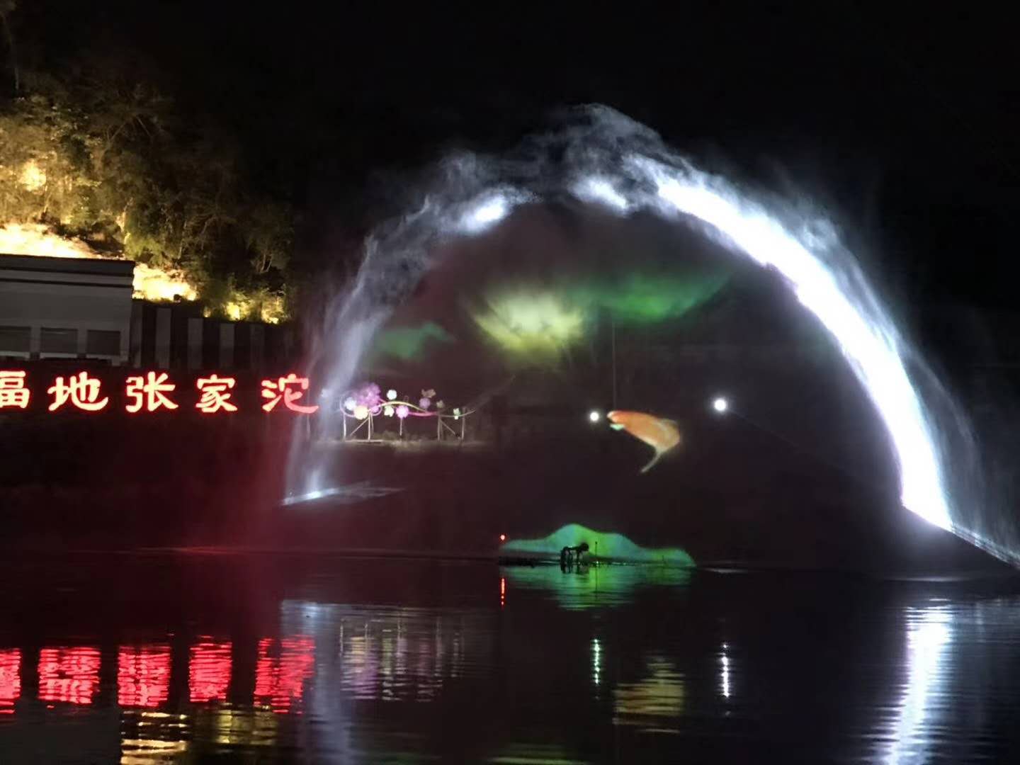 “夜游釜溪”恢复通航 水上感受“中国灯城”